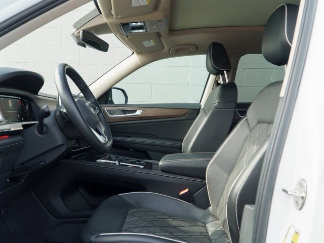 Used 2025 Volkswagen Atlas SEL Premium R-Line image 17