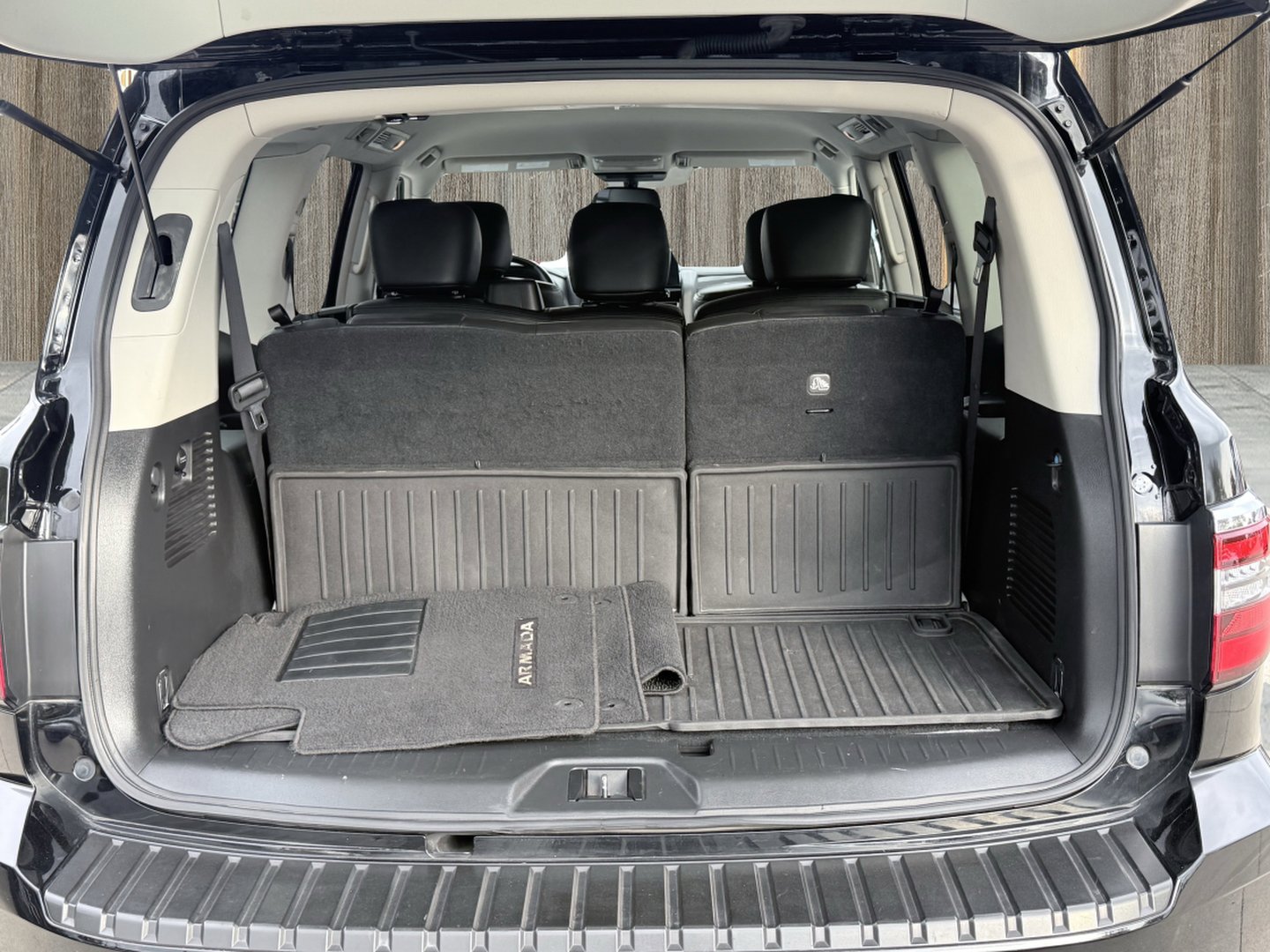 Used 2021 Nissan Armada SV w/ SV Appearance Package image 12