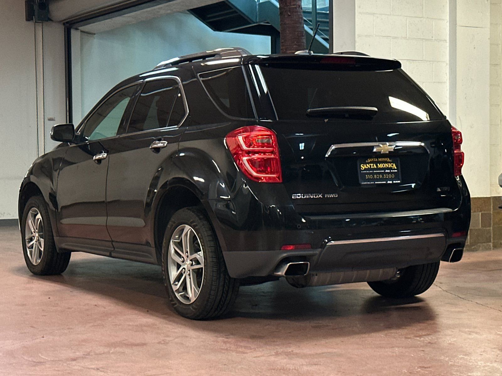 Used 2017 Chevrolet Equinox Premier w/ Enhanced Convenience Package image 3