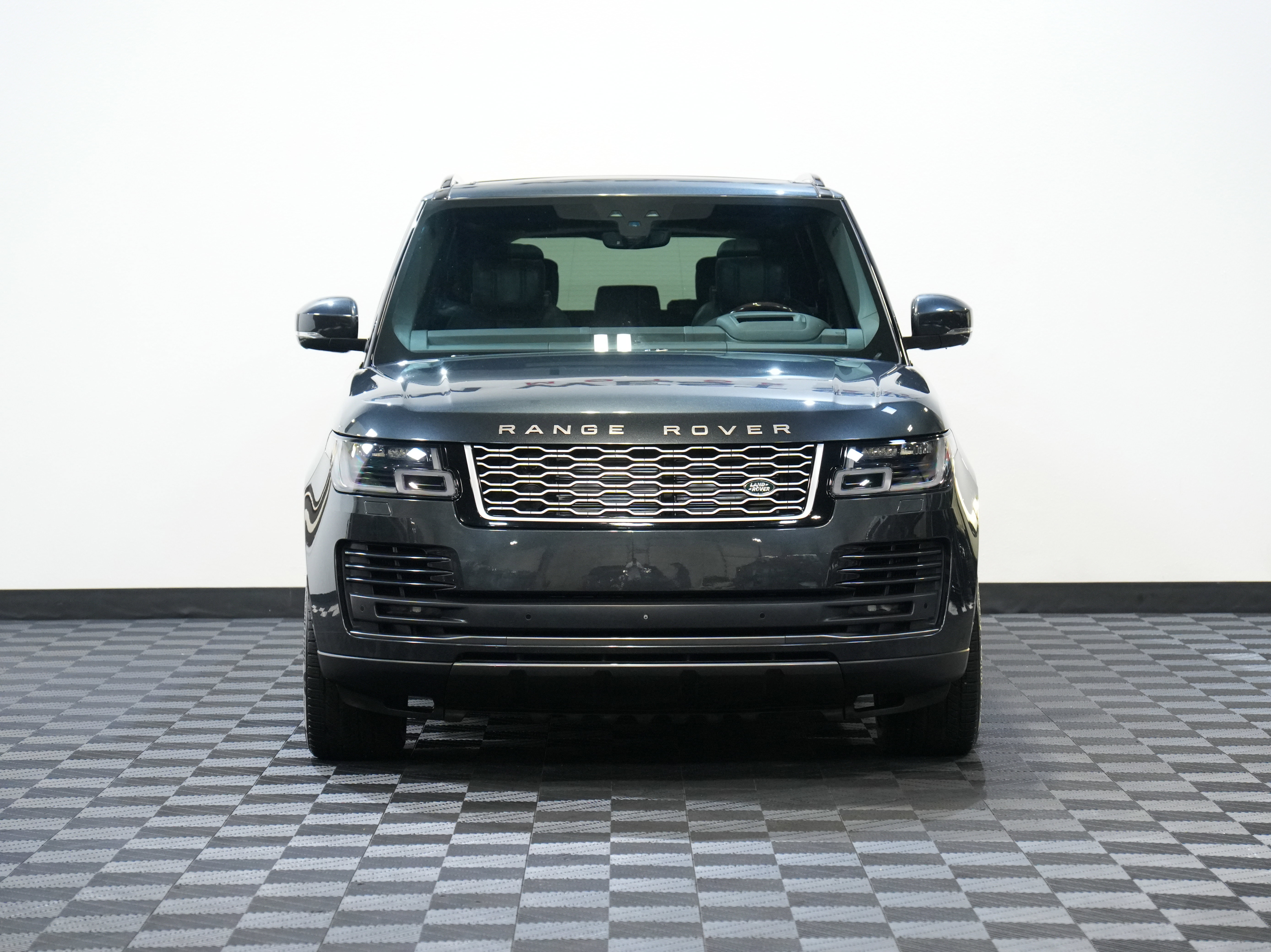 Used 2018 Land Rover Range Rover Long Wheelbase Autobiography image 4