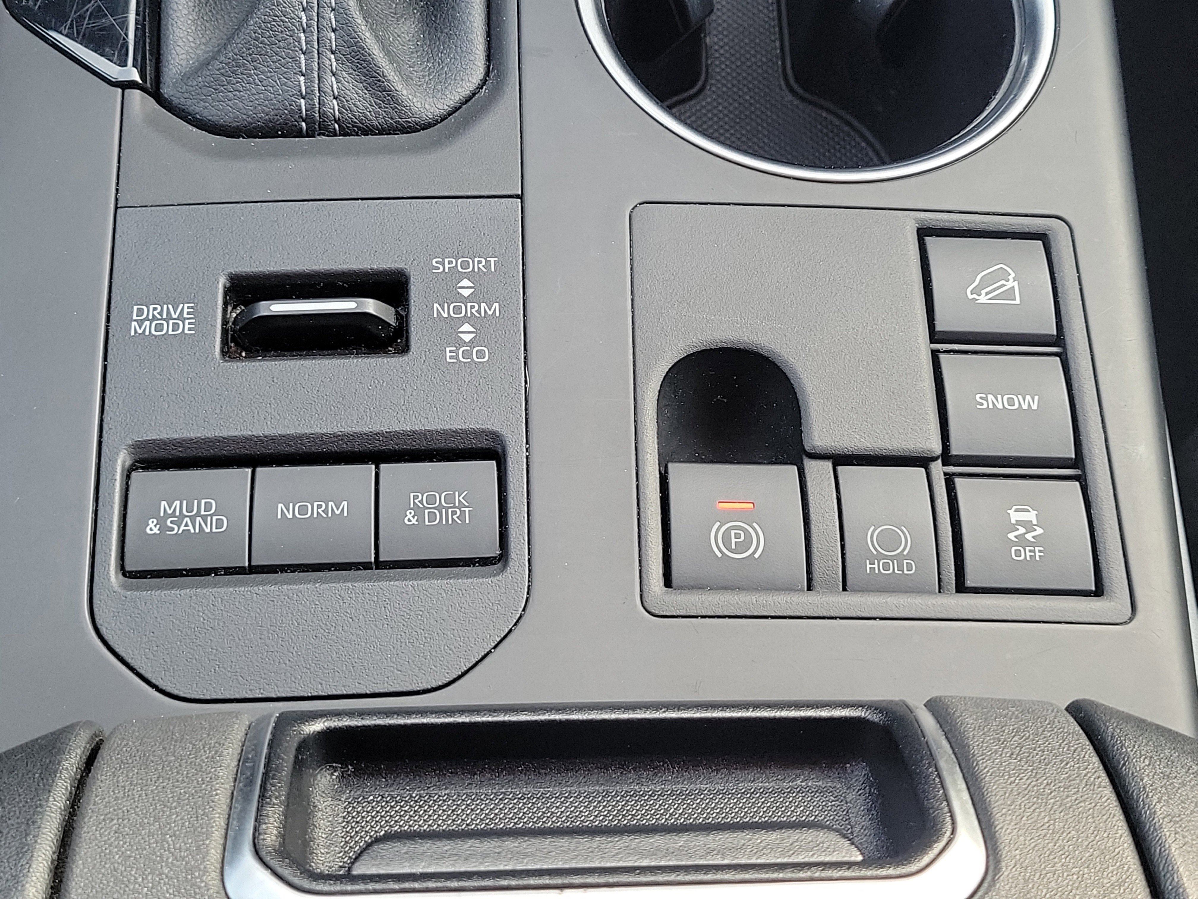 Used 2024 Toyota Highlander LE image 30