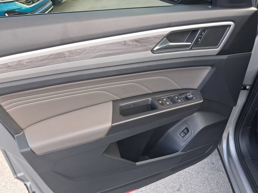 Certified 2023 Volkswagen Atlas Cross Sport SE w/ Panoramic Sunroof Package FWD image 16