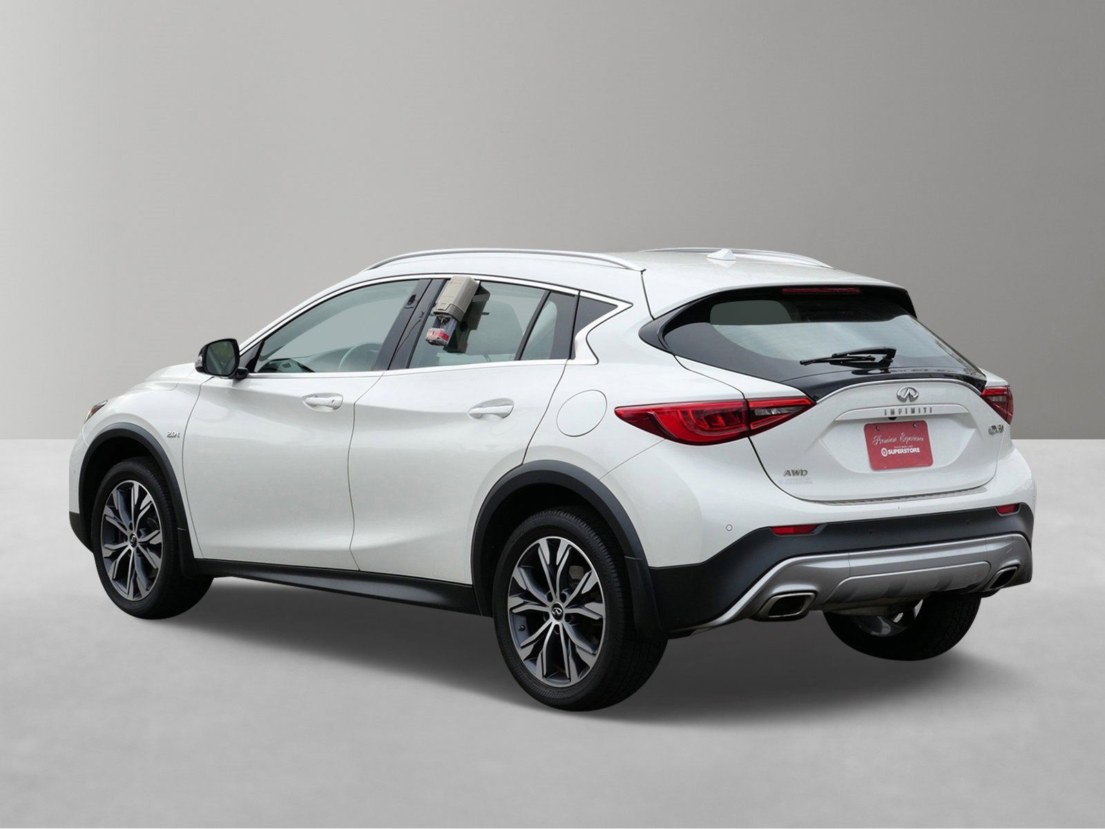 Used 2017 INFINITI QX30 Premium w/ Navigation Package image 3