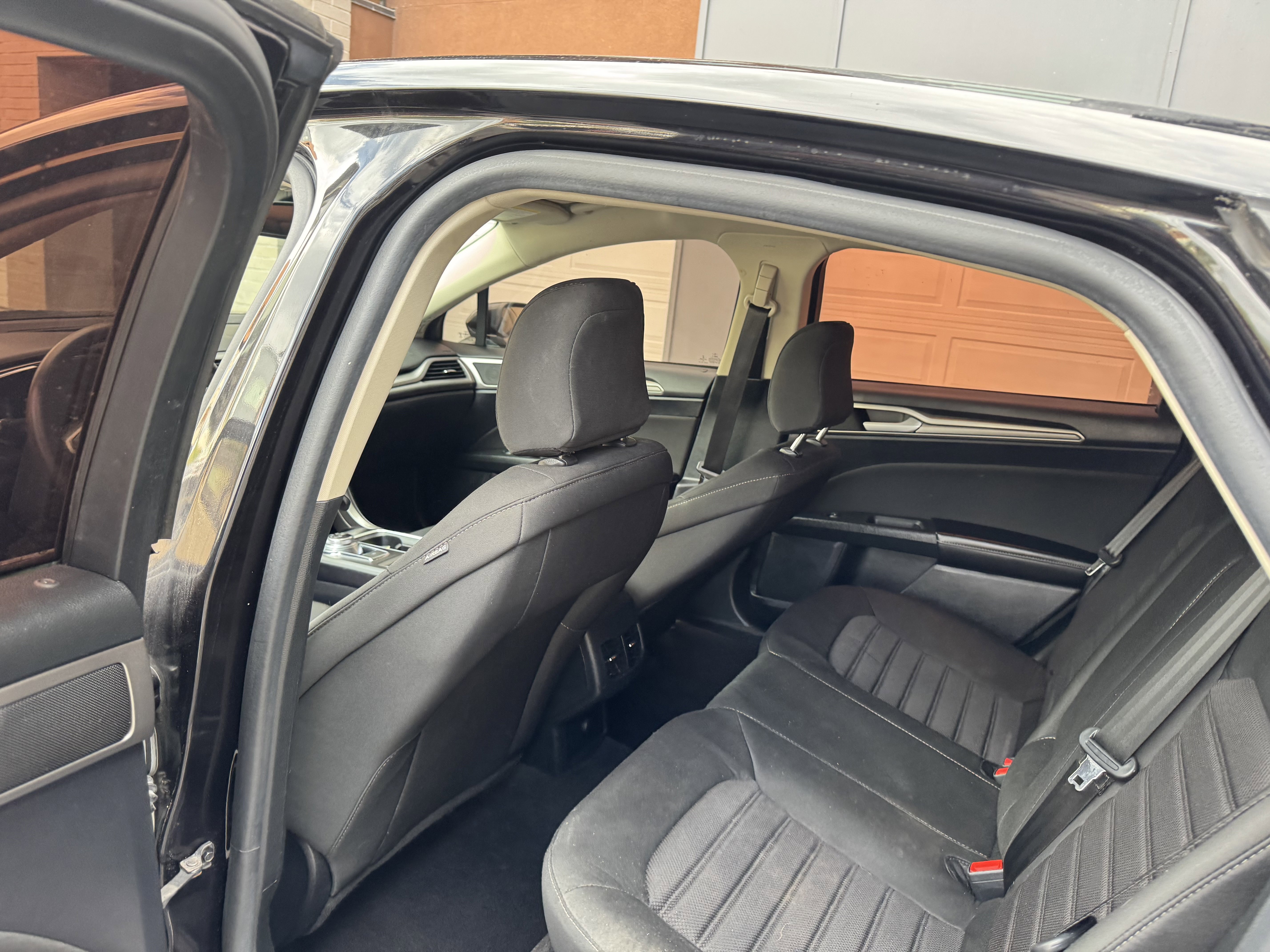Used 2020 Ford Fusion SE image 24