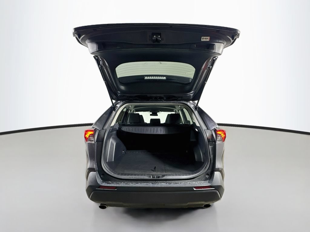 Used 2022 Toyota RAV4 XLE AWD/4WD image 36