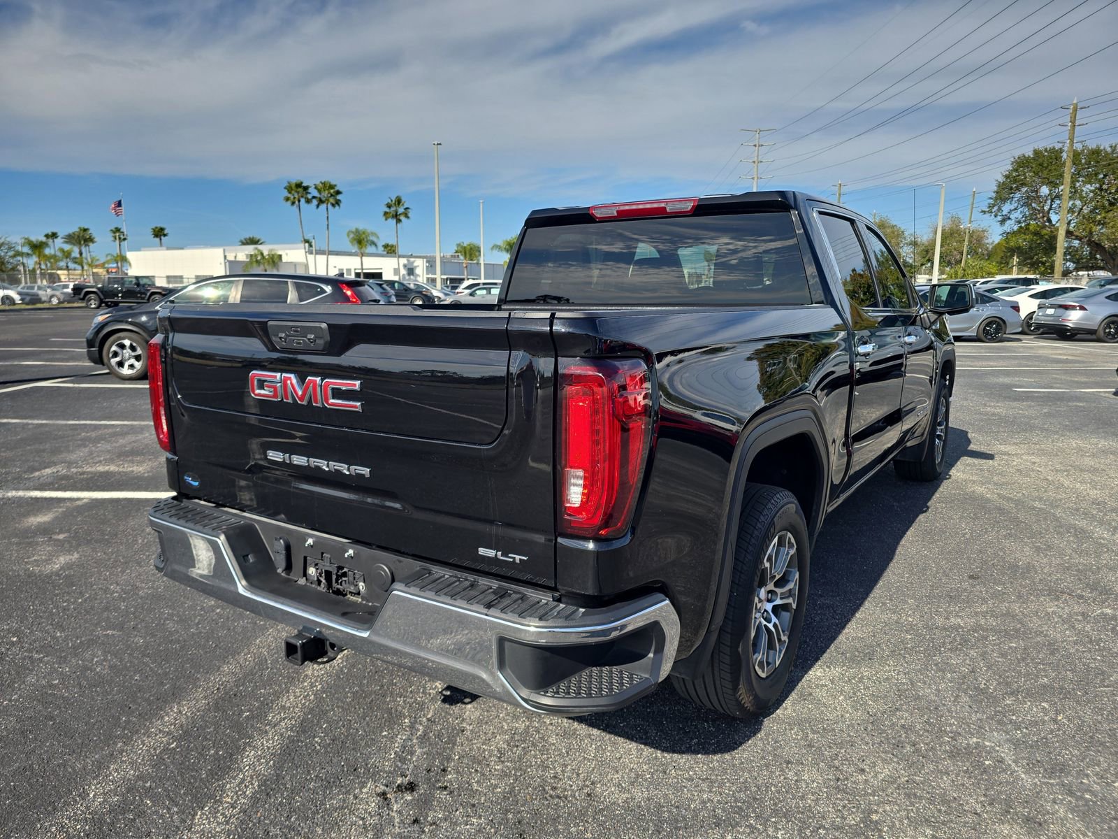 Used 2025 GMC Sierra 1500 SLT image 4