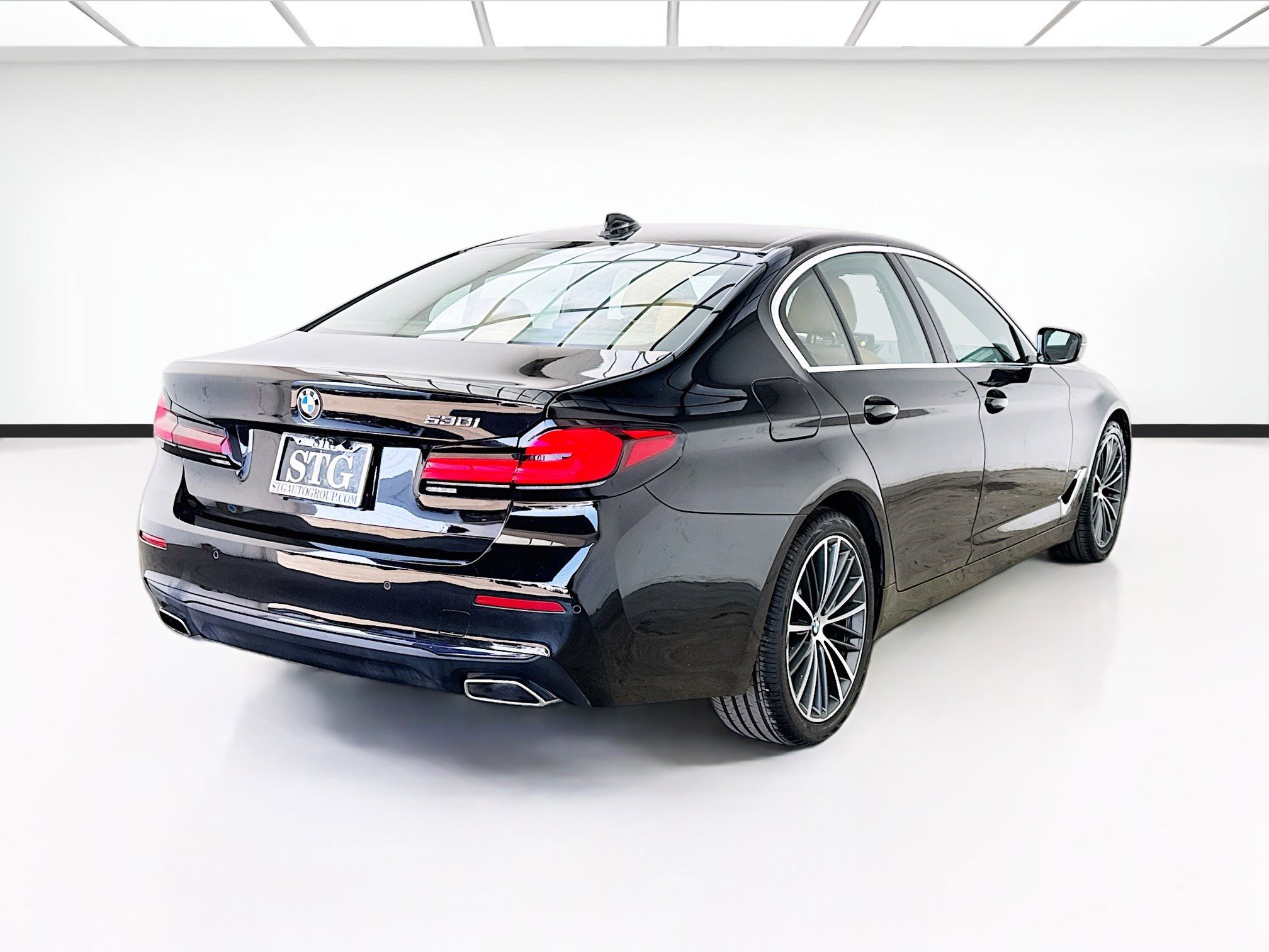 Used 2022 BMW 530i w/ Premium Package image 4