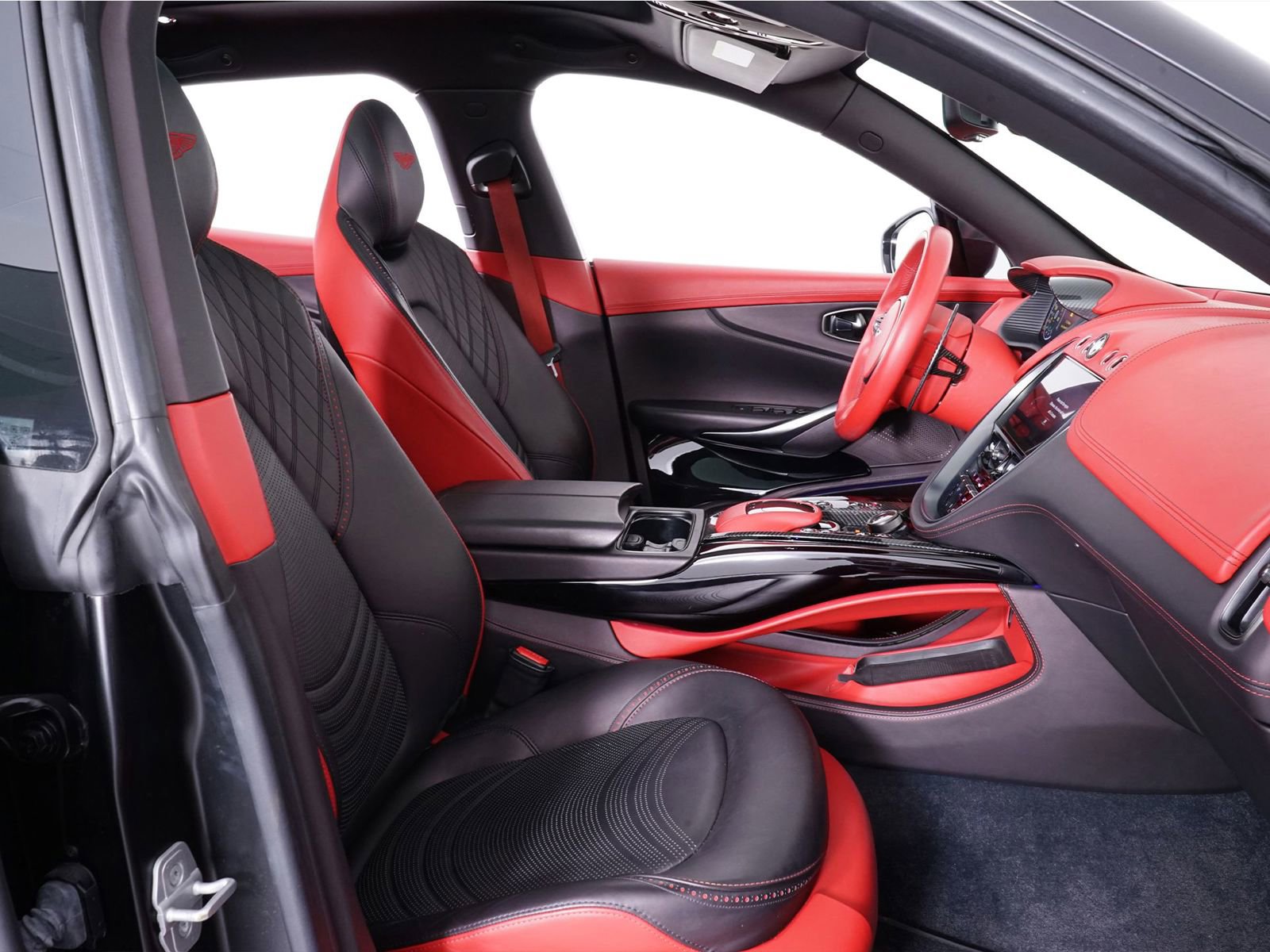 Used 2023 Aston Martin DBX 707 image 32
