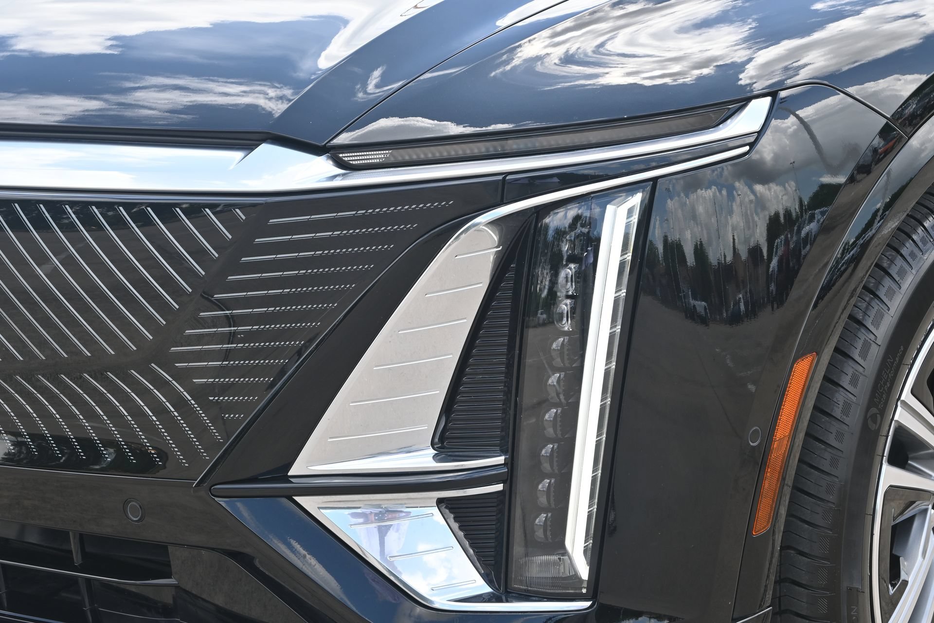 Used 2025 Cadillac Lyriq Luxury w/ LPO, Floor Liner Package AWD/4WD image 25