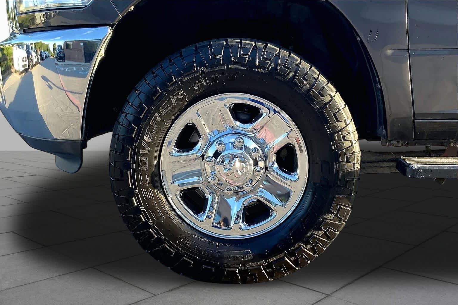 Used 2017 RAM 2500 Tradesman w/ Chrome Appearance Group AWD/4WD image 11
