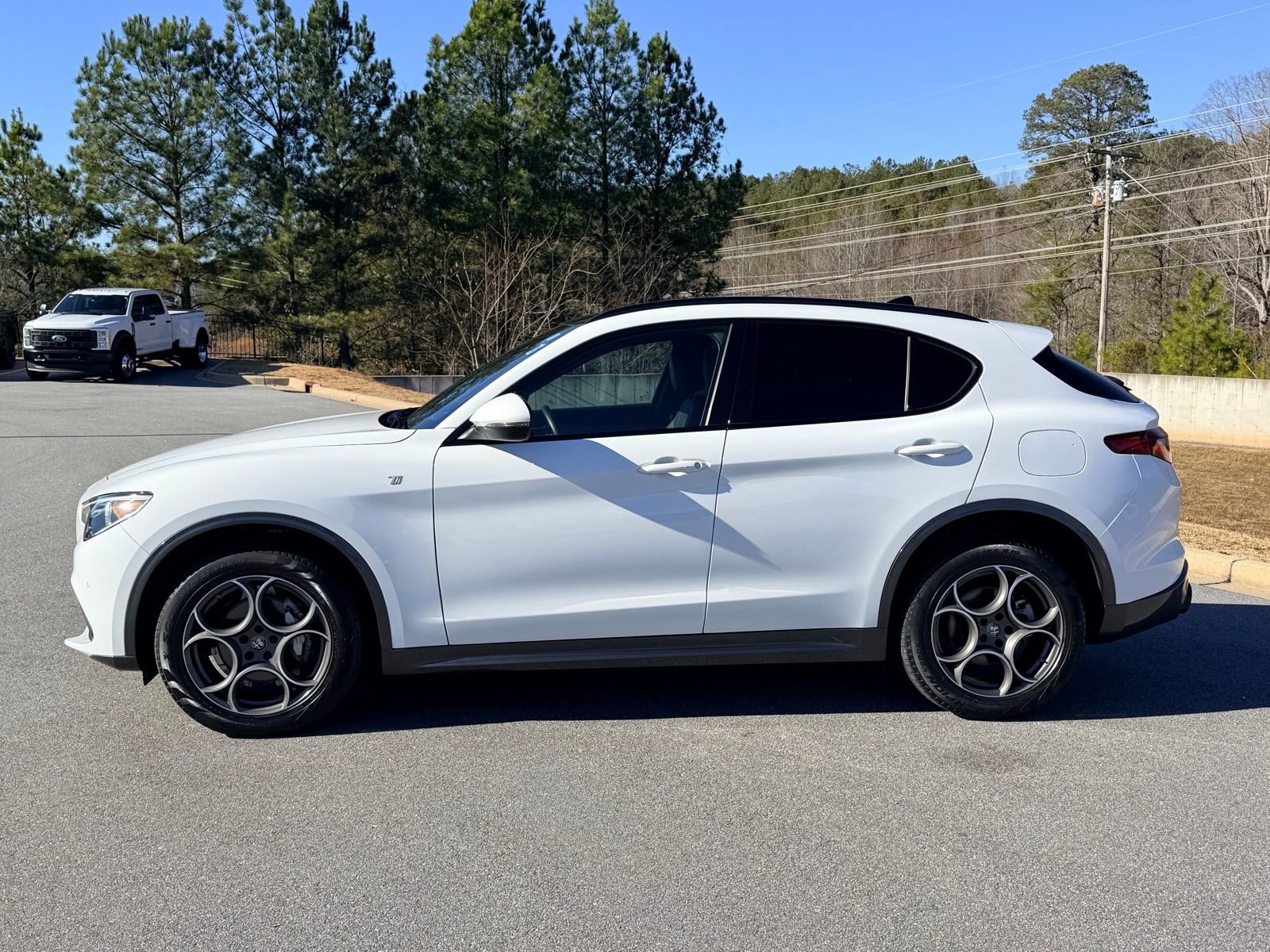 Used 2022 Alfa Romeo Stelvio Ti w/ Active Assist Plus Package AWD/4WD image 5