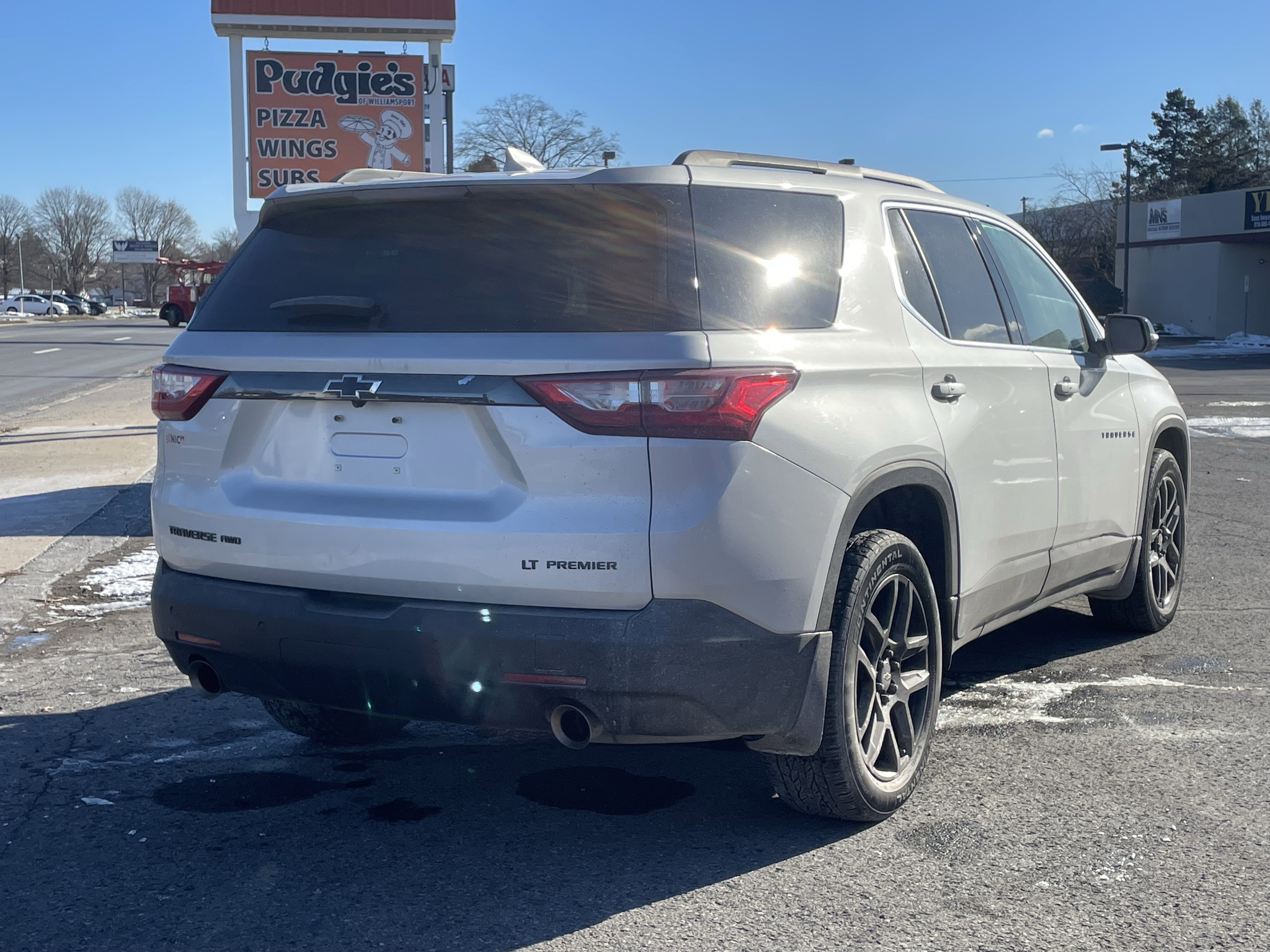 Used 2019 Chevrolet Traverse LT image 3