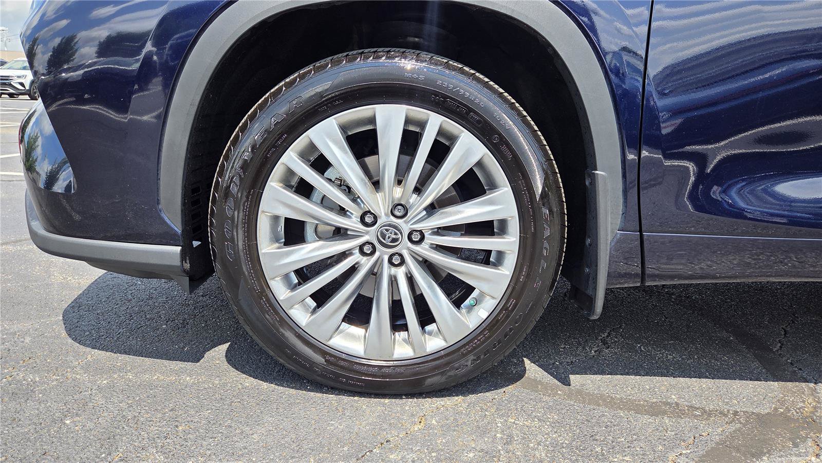 Used 2023 Toyota Highlander Platinum AWD/4WD image 11