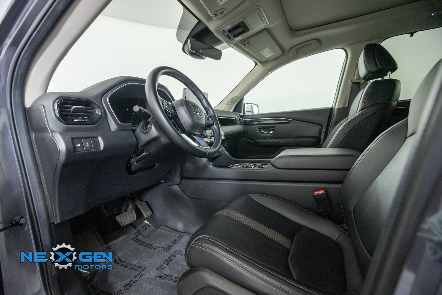 Used 2025 Honda Pilot Touring image 11