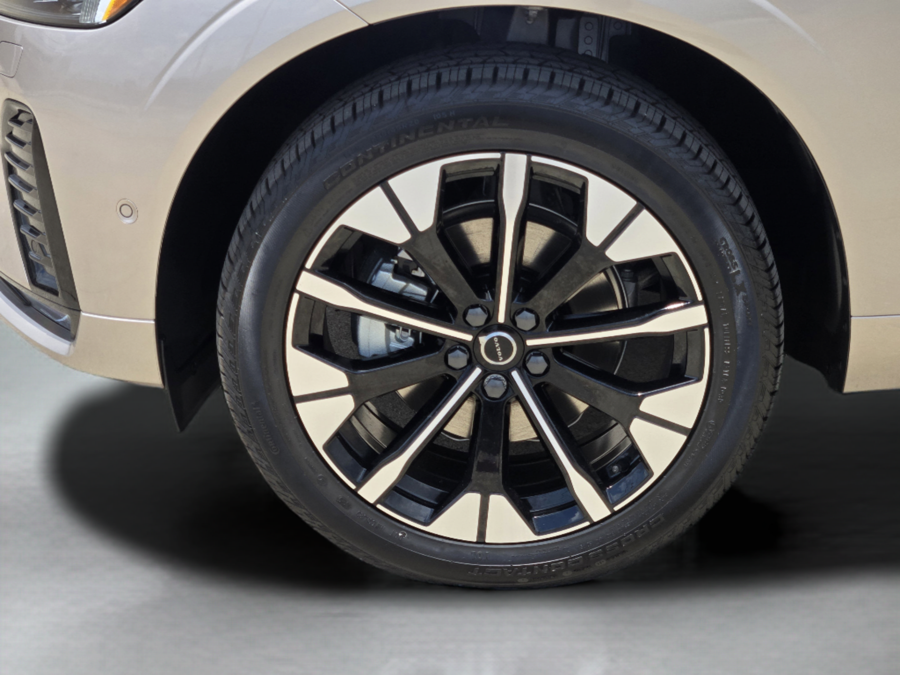 New 2026 Volvo XC60 B5 Plus w/ Protection Package Premier AWD/4WD image 29