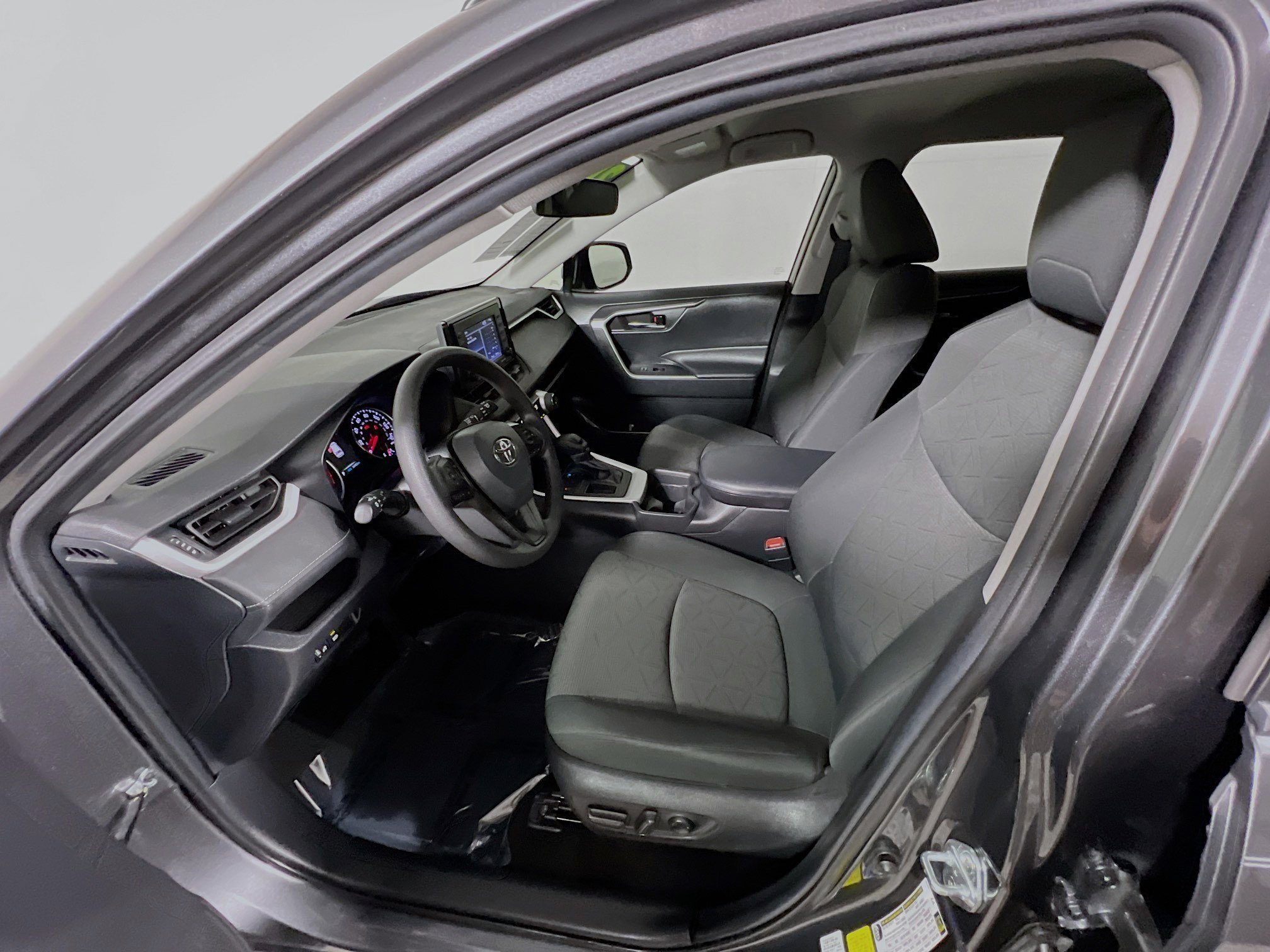 Used 2021 Toyota RAV4 XLE image 15