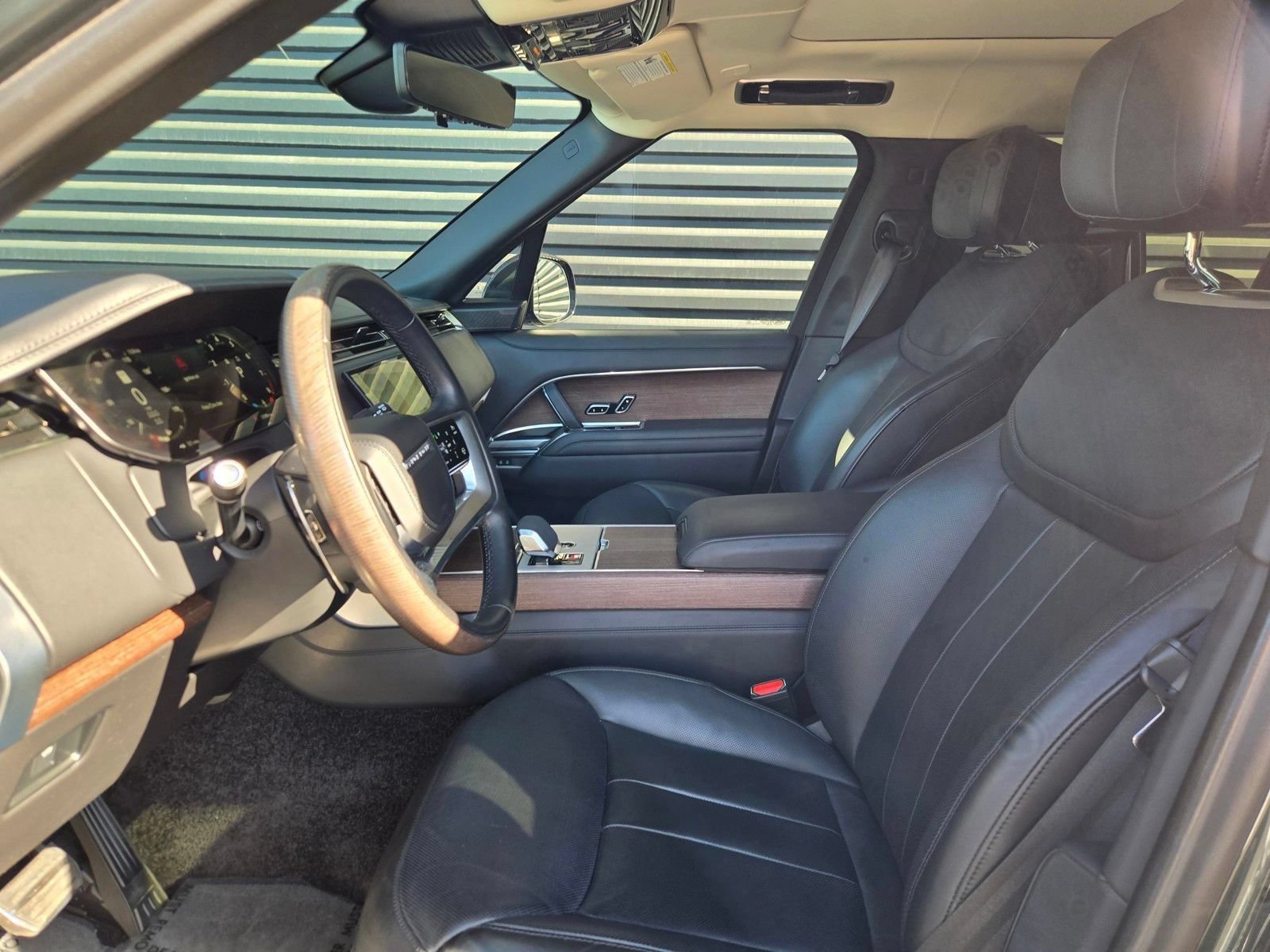 Used 2024 Land Rover Range Rover Long Wheelbase Autobiography AWD/4WD image 27