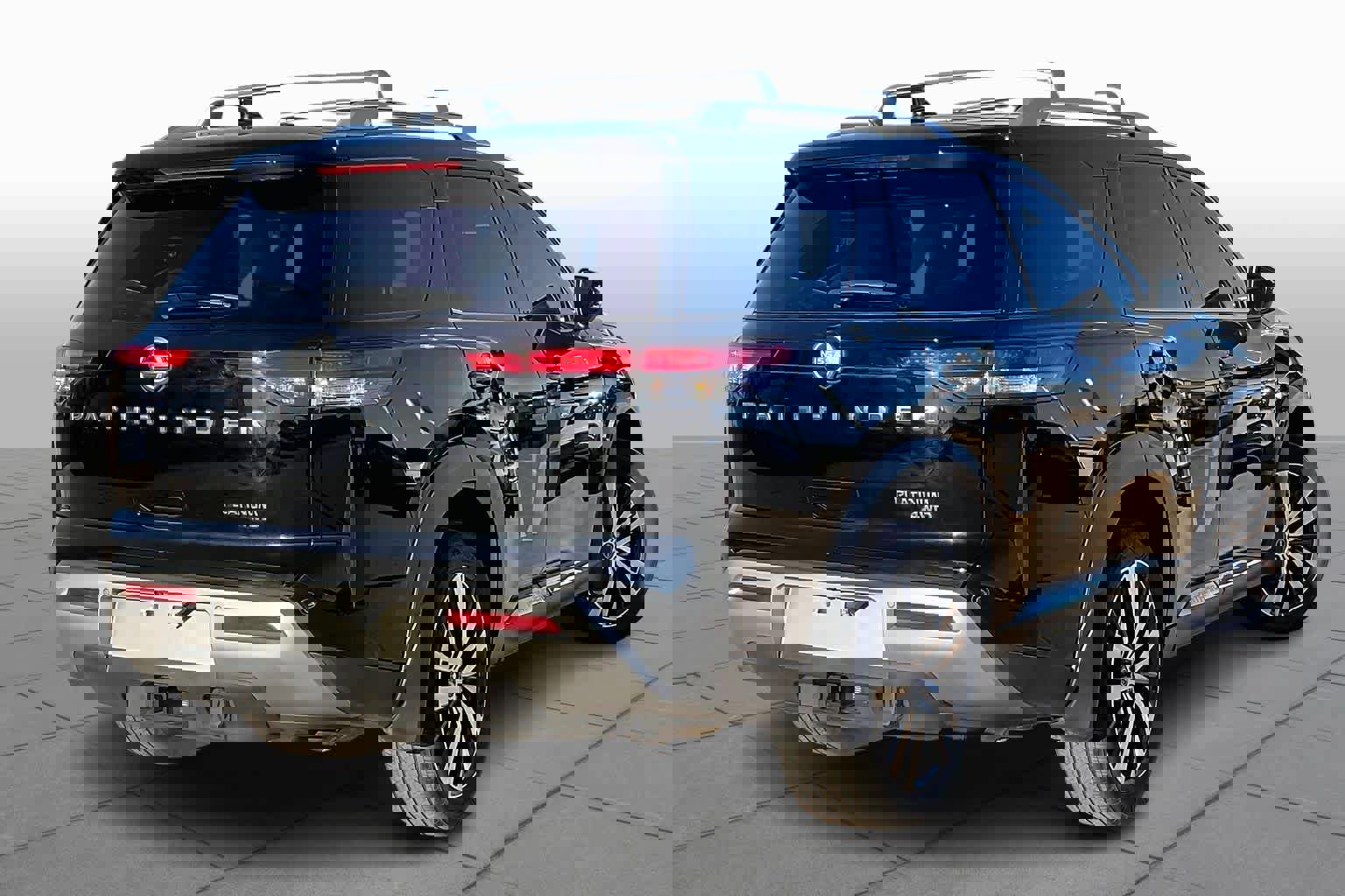 Used 2024 Nissan Pathfinder Platinum image 14