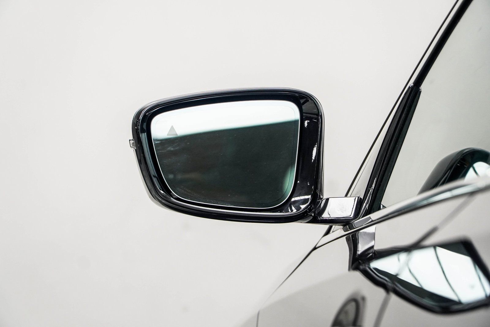 Used 2023 BMW 530i xDrive w/ Premium Package image 14