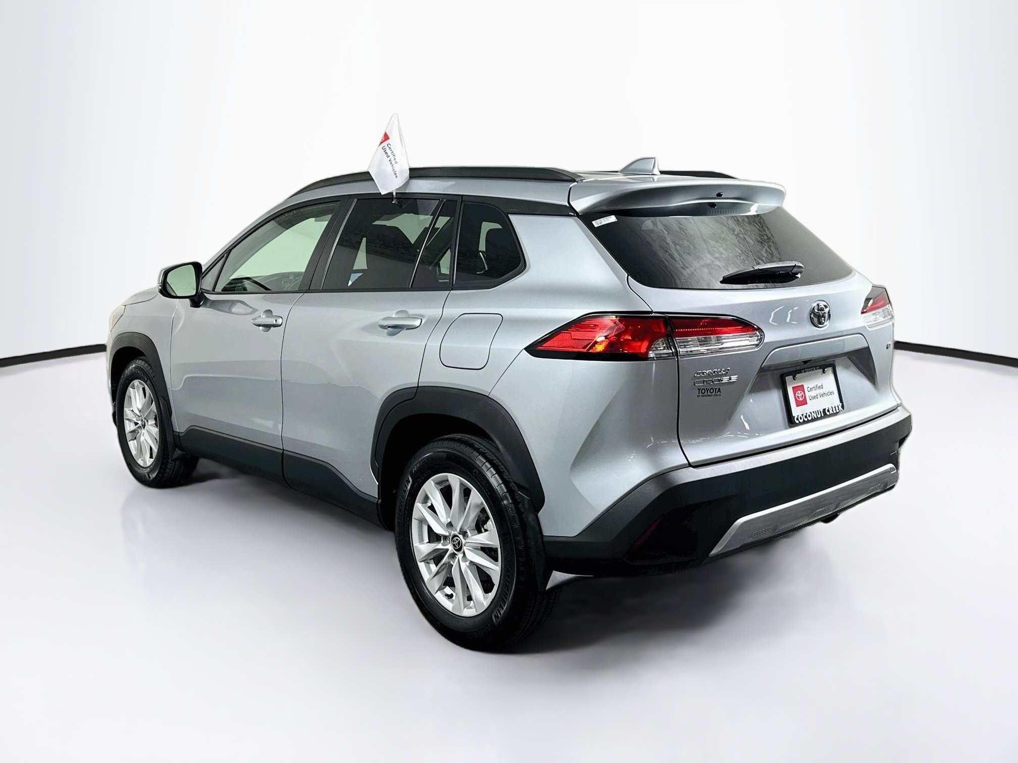 Certified 2024 Toyota Corolla Cross LE w/ Moonroof Package FWD image 5