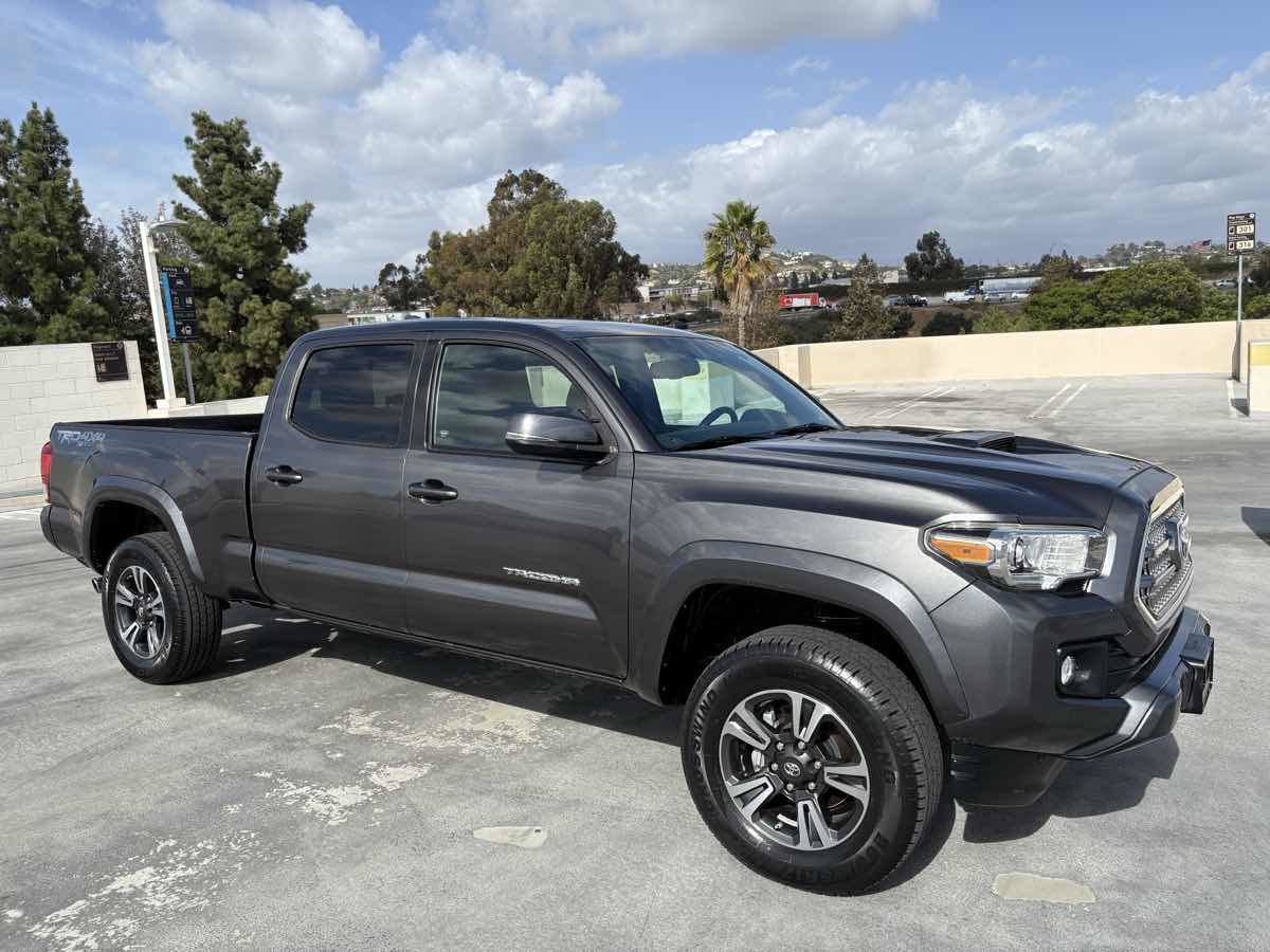 Used 2017 Toyota Tacoma TRD Sport image 39