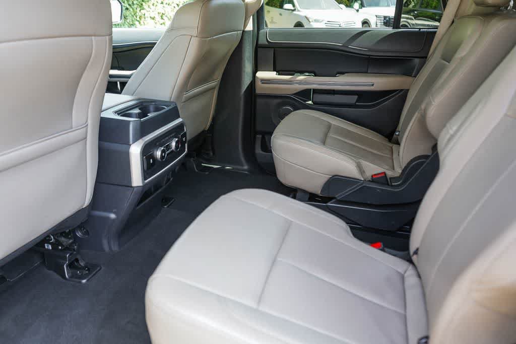 Used 2024 Ford Expedition XLT AWD/4WD image 16