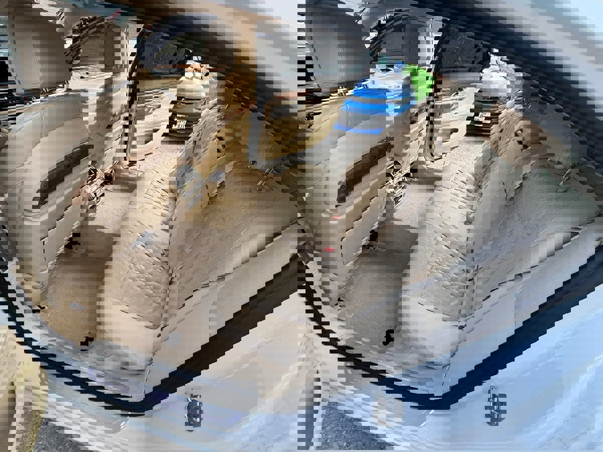 Used 2018 BMW 750i xDrive image 18