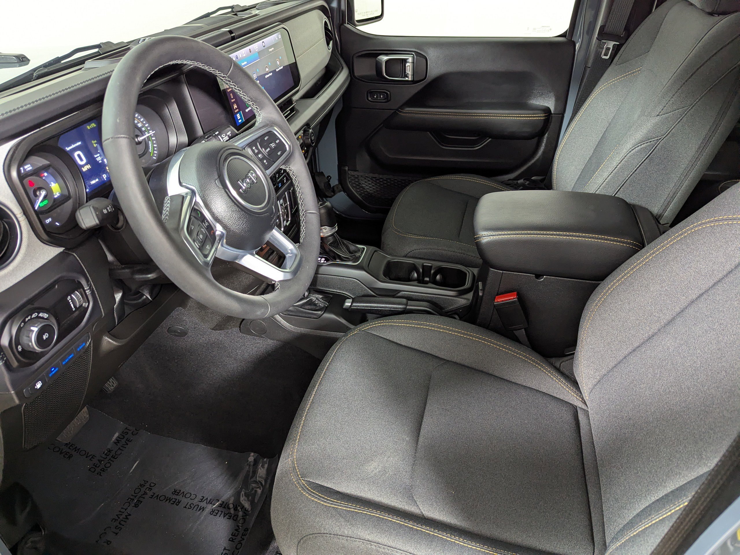 Used 2025 Jeep Wrangler Sahara AWD/4WD image 30