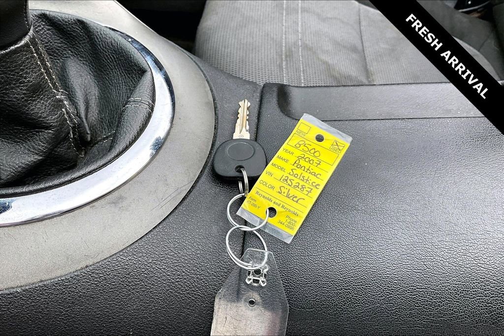 Used 2007 Pontiac Solstice Convertible image 28