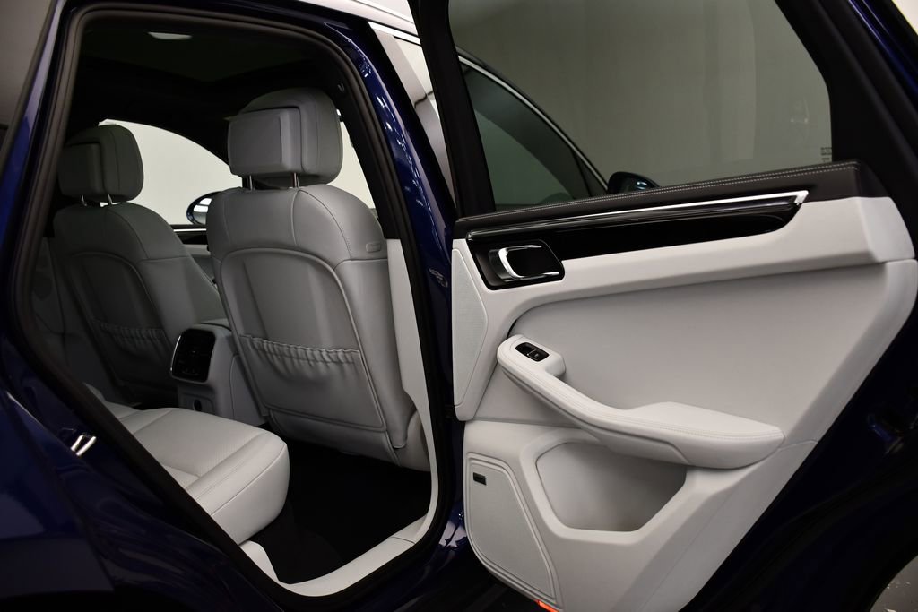 Certified 2025 Porsche Macan image 54
