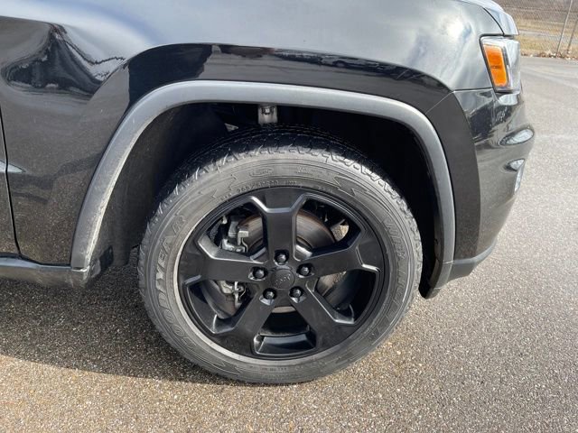 Used 2019 Jeep Grand Cherokee Laredo image 42