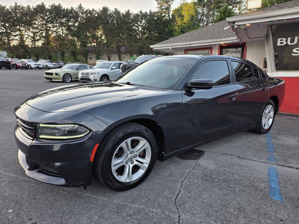 Used 2018 Dodge Charger SXT RWD image 2