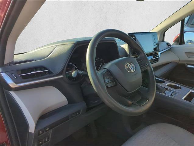 Used 2022 Toyota Sienna LE image 11