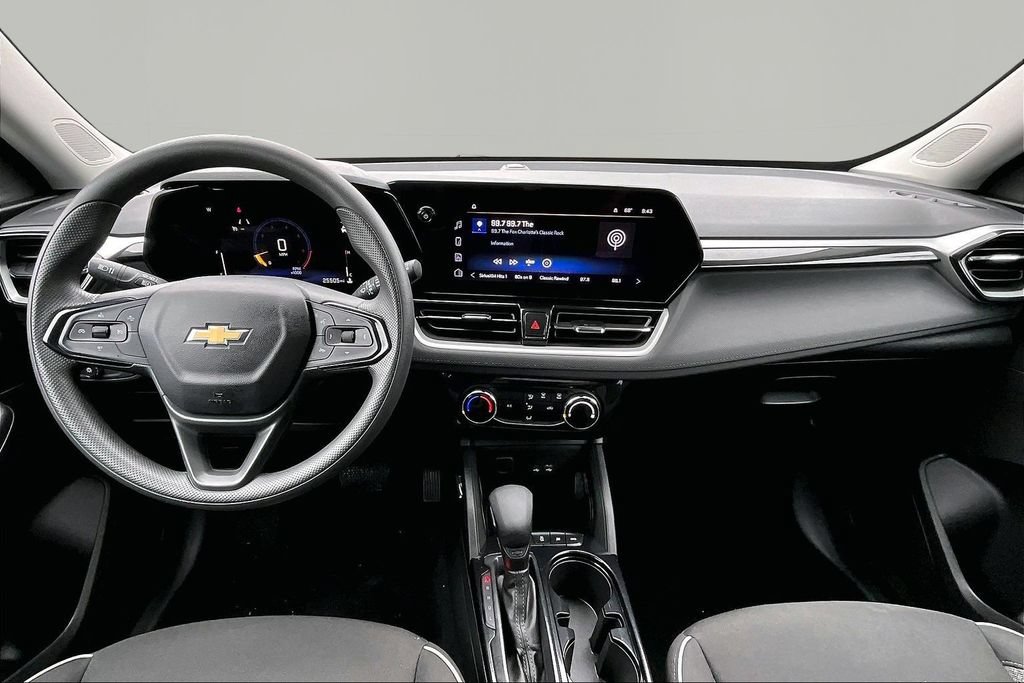 Used 2025 Chevrolet TrailBlazer LT AWD/4WD image 7