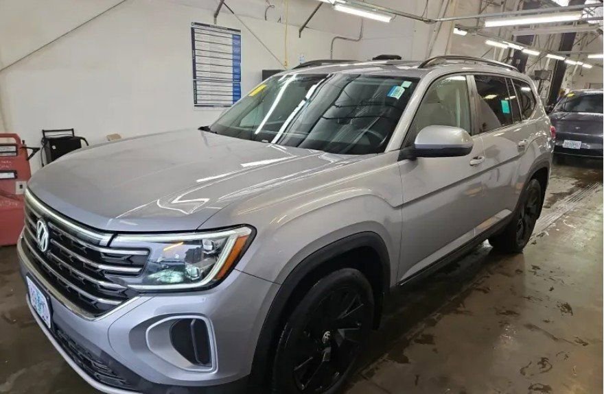 Used 2024 Volkswagen Atlas SE w/ Panoramic Sunroof Package