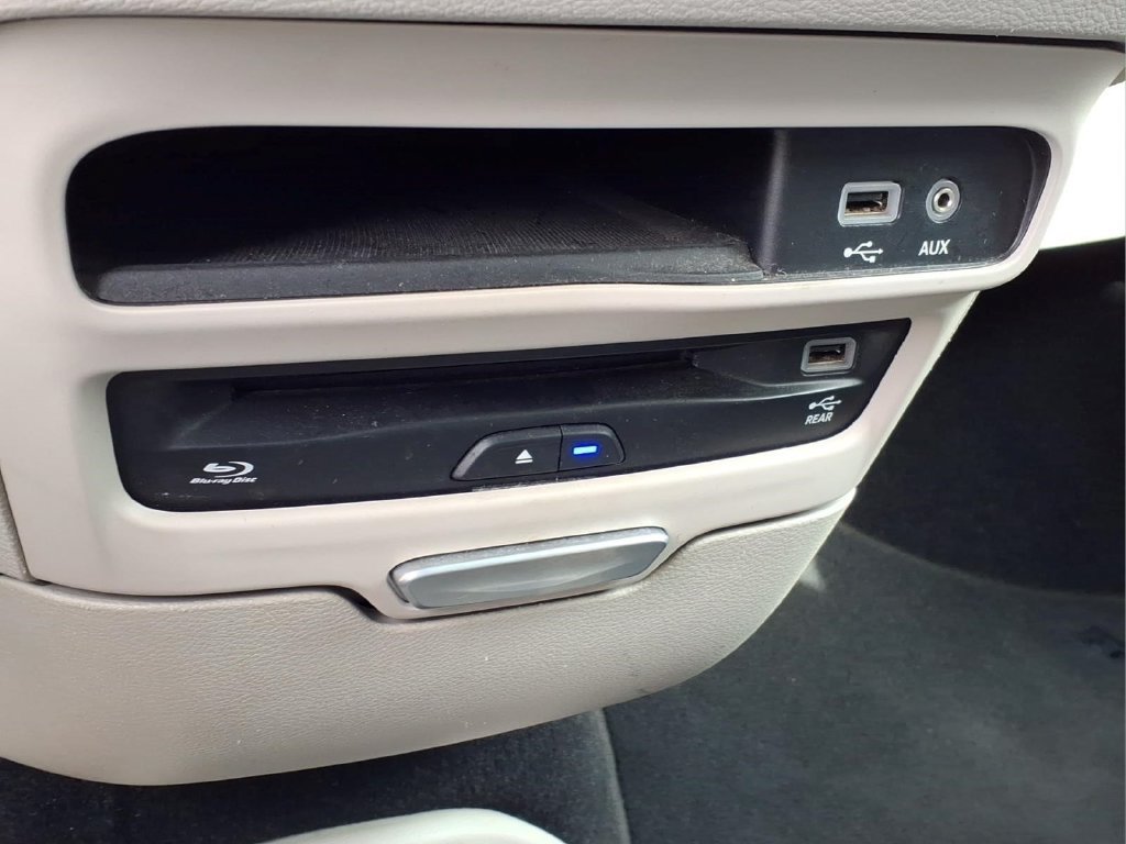 Used 2017 Chrysler Pacifica Touring-L Plus w/ Tire & Wheel Group FWD image 29