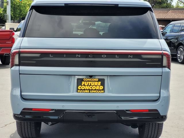 New 2026 Lincoln Navigator L Reserve w/ Jet Appearance Package AWD/4WD image 4