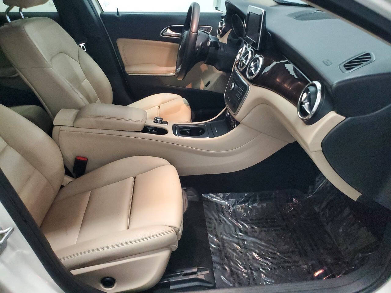 Used 2017 Mercedes-Benz GLA 250 image 14