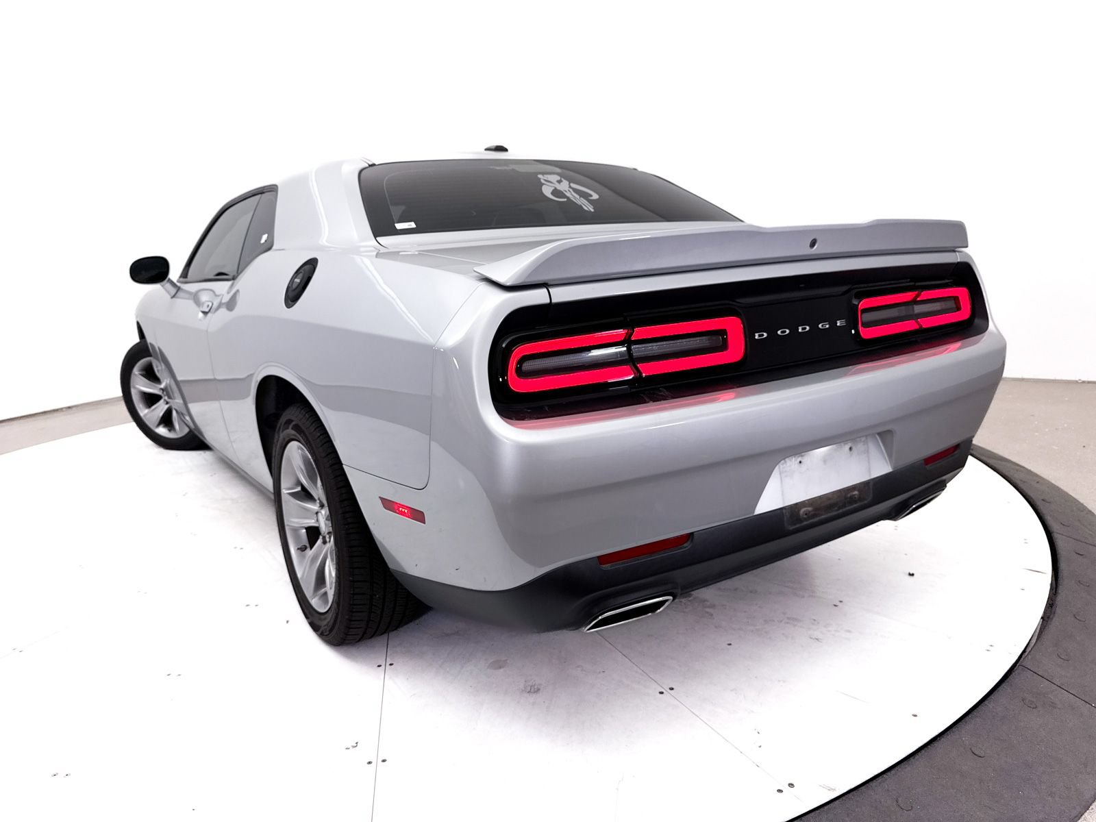 Used 2022 Dodge Challenger SXT RWD image 6