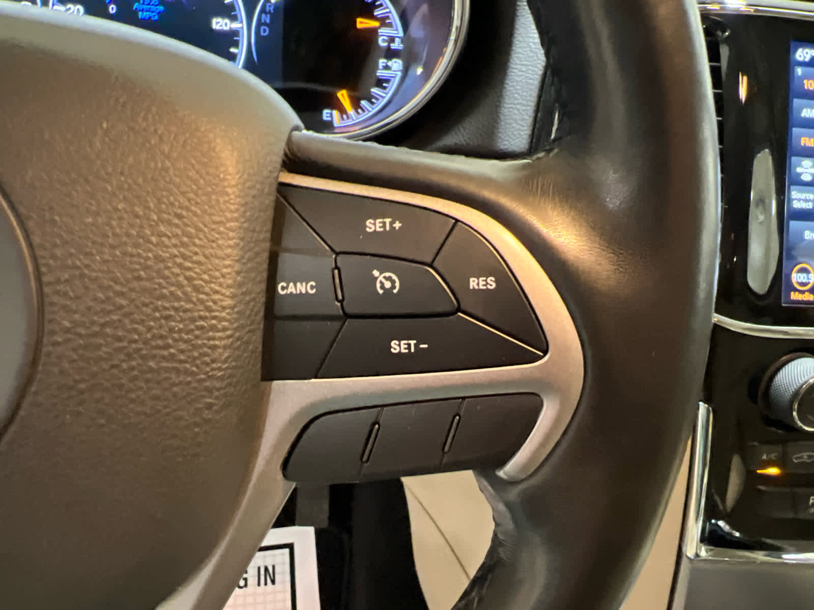 Used 2021 Jeep Grand Cherokee Limited AWD/4WD image 25
