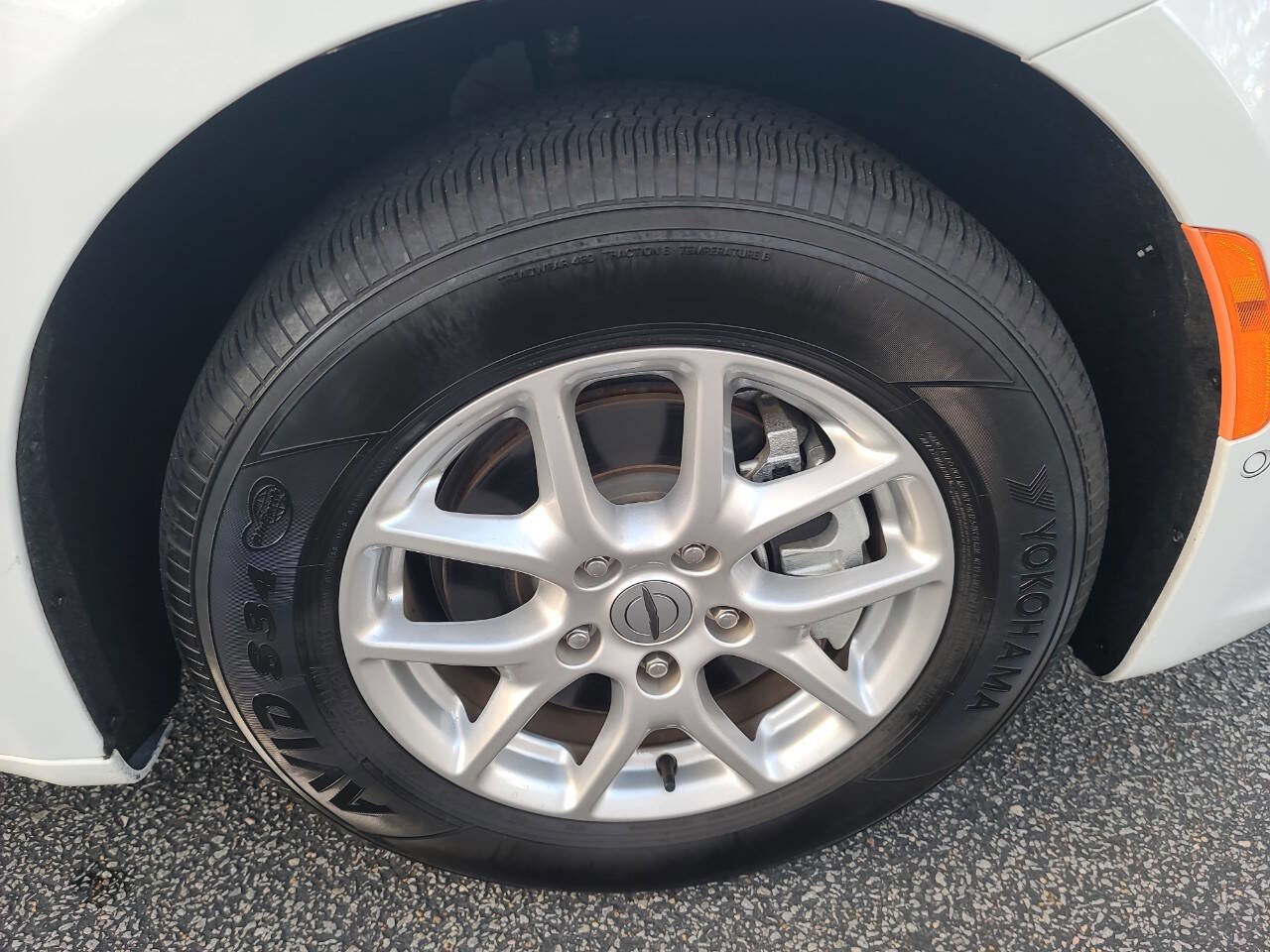 Used 2025 Chrysler Pacifica Select FWD image 8
