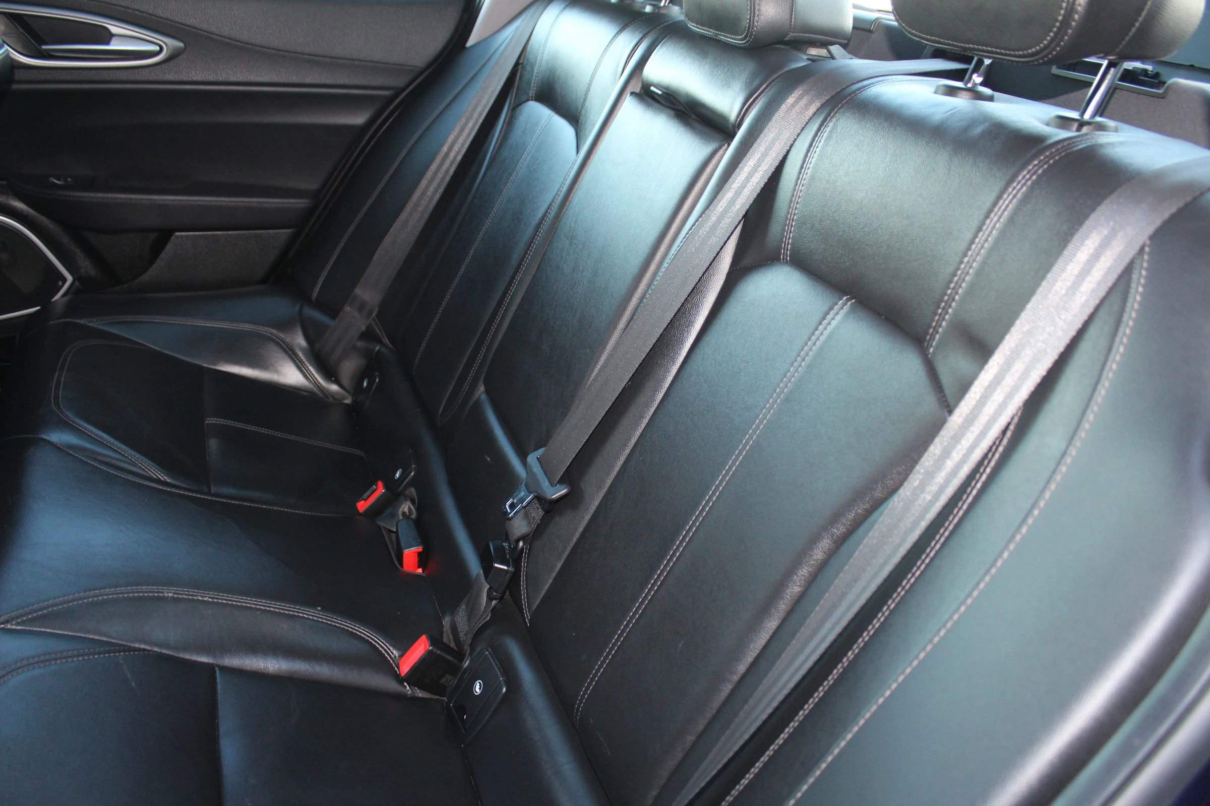 Used 2017 Alfa Romeo Giulia Sedan 4D image 13