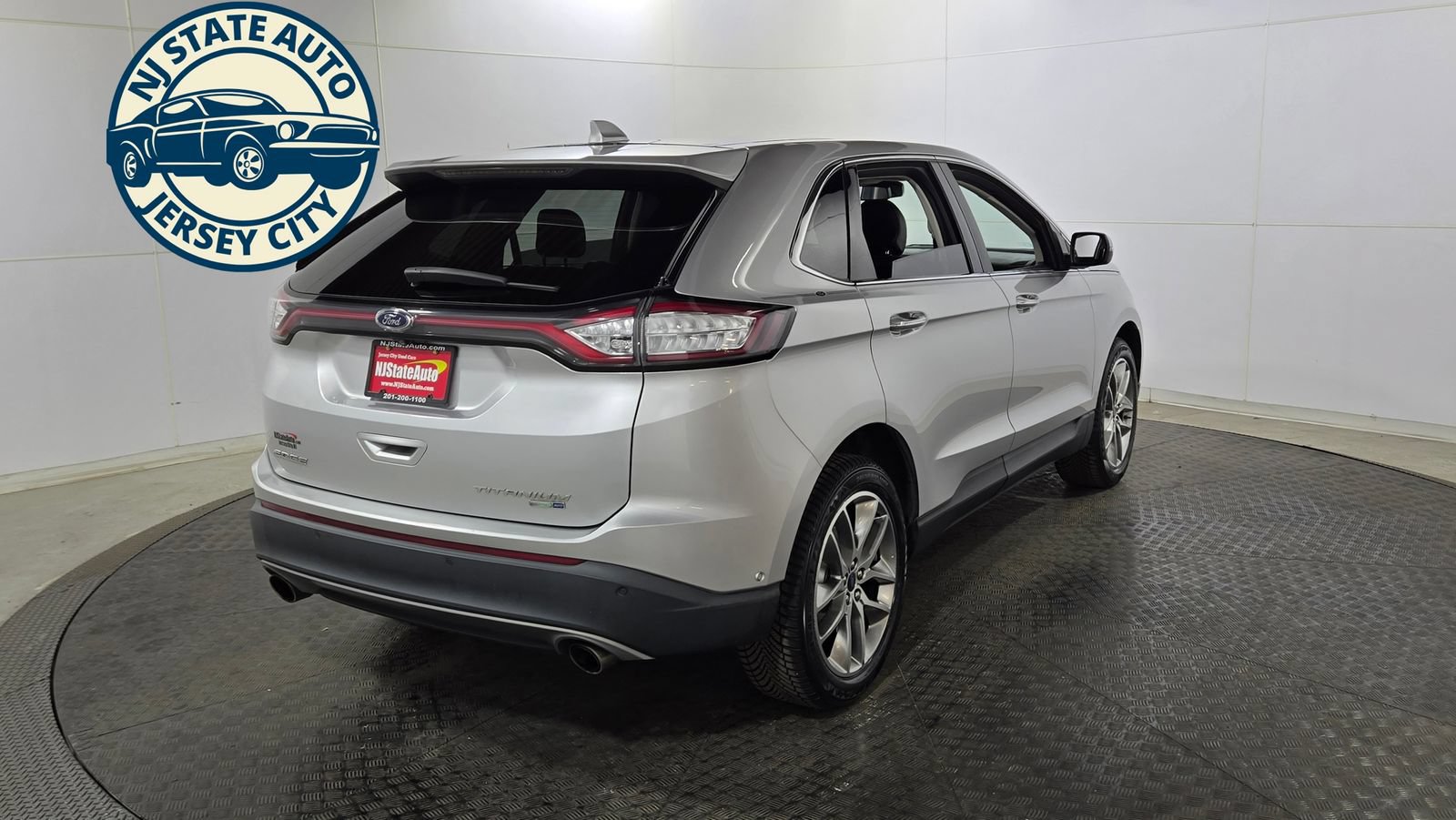 Used 2018 Ford Edge Titanium w/ Equipment Group 302A AWD/4WD image 7