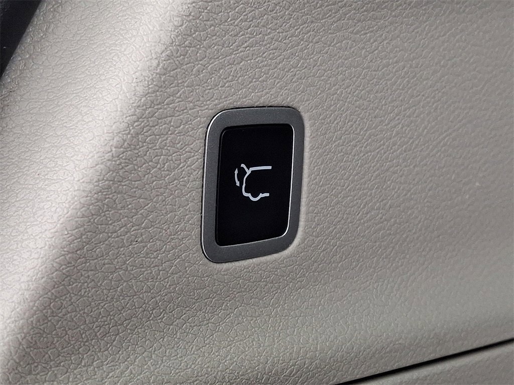 Used 2023 Chrysler Pacifica Touring-L image 30