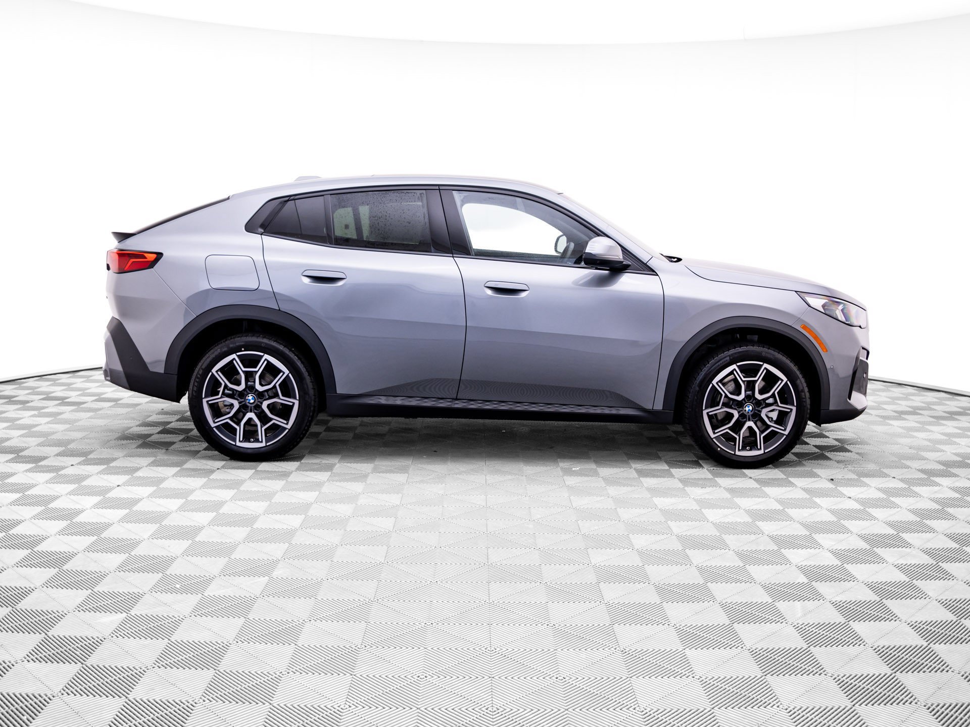 New 2027 BMW X2 xDrive28i w/ Technology Package AWD/4WD image 8
