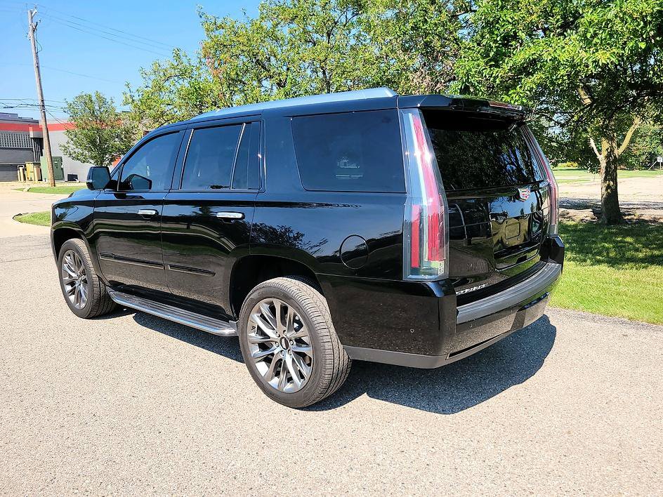 Used 2020 Cadillac Escalade Luxury w/ Escalade Sport Edition AWD/4WD image 5