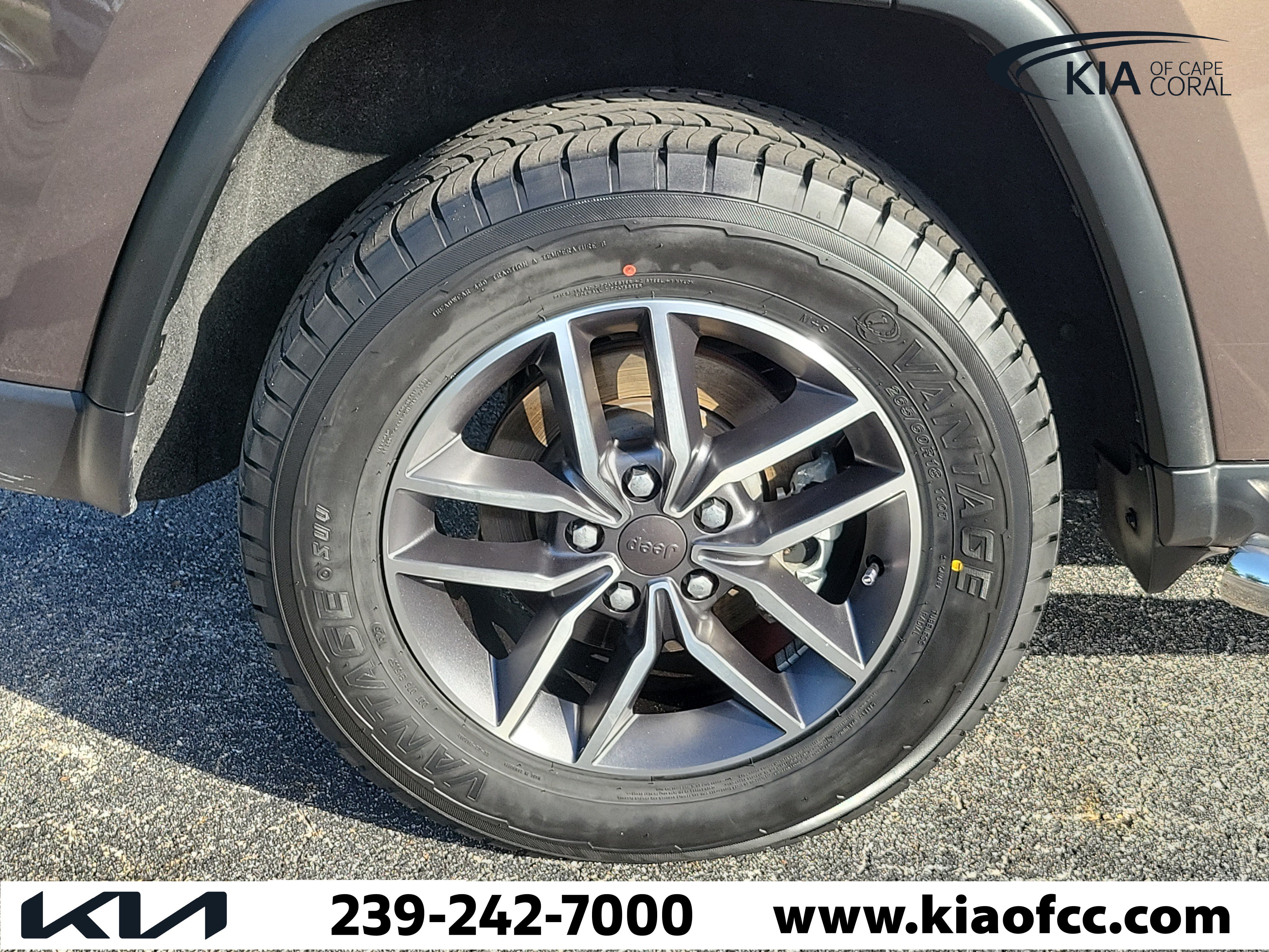 Used 2021 Jeep Grand Cherokee Limited AWD/4WD image 10