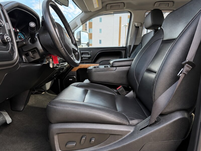 Used 2016 Chevrolet Silverado 3500 LTZ AWD/4WD image 19