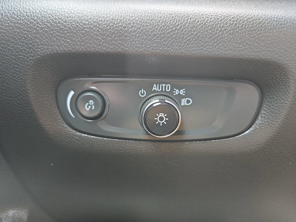 Used 2022 Chevrolet Traverse LS AWD/4WD image 20