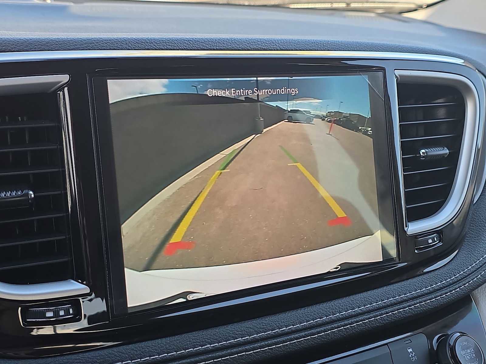 Used 2022 Chrysler Pacifica Touring-L image 26